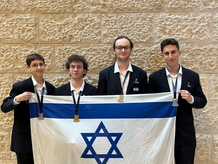 4-מדליות-2-זהב-2-כסף-ICHO